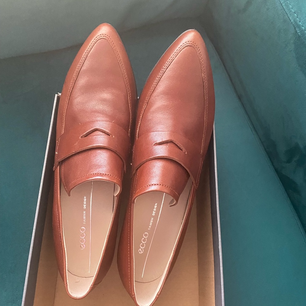 Ecco pointy 45 heel loafer